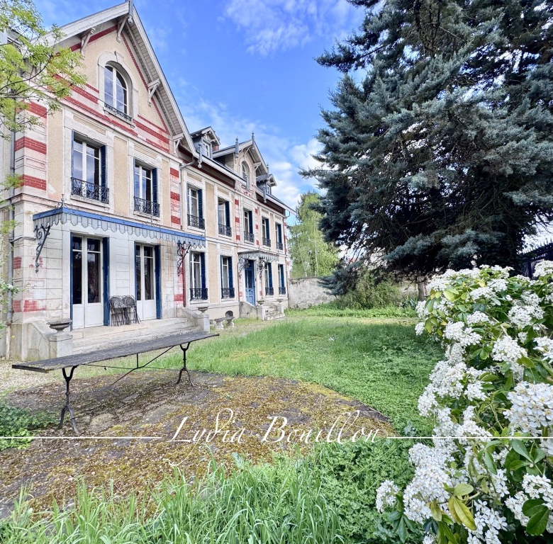 Maison de caractère à Neuville village