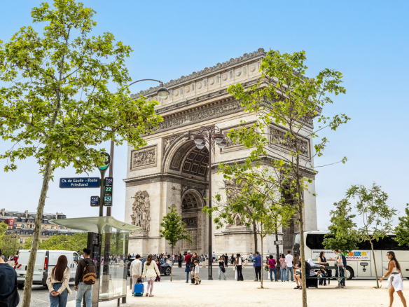 Sale of an exceptional life annuity in Paris 8th arrondissement, Charles de Gaulle