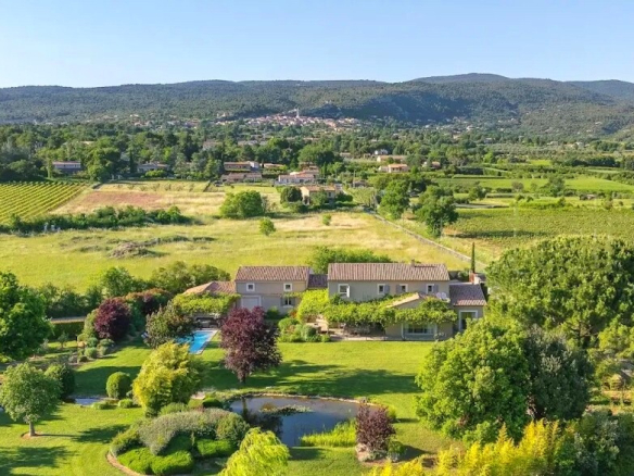 A secluded estate in the heart of the Luberon