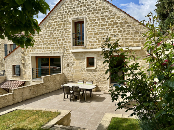 Maison de caractère à Neuville village