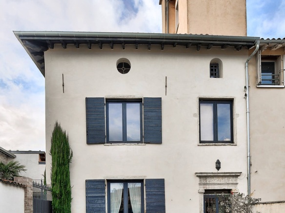EXCLUSIVE: Characterful 8-room 17th-century residence