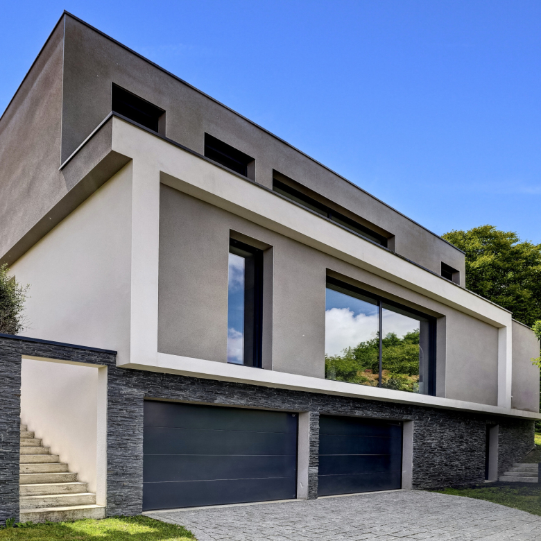 Exceptional villa with swimming pool in Saint-Clément-de-Rivière