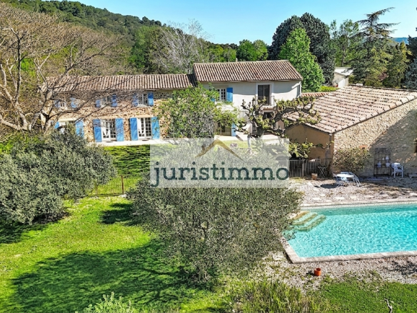 magnifique mas avec dependances et piscine