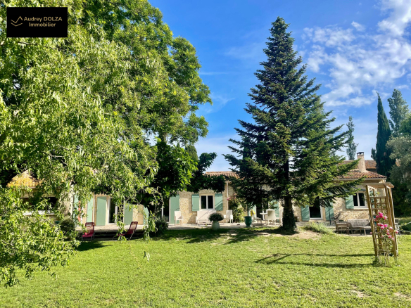 Deux habitations + dépendances – 310 m2 sur 3 570 m2   Fort
