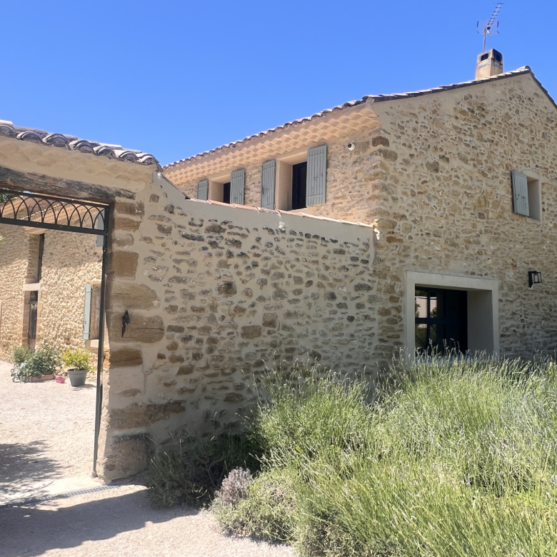 CORPS DE FERME de 1804 et villa de 1960 avec vue imprenable