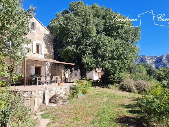 CORPS DE FERME de 1804 et villa de 1960 avec vue imprenable
