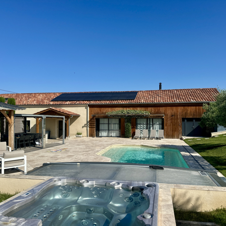 Elegant 8-hectare property in the heart of Provence.