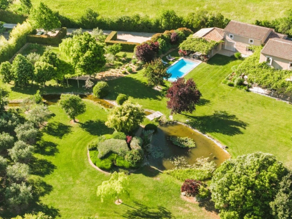 Confidential property in the heart of the Luberon