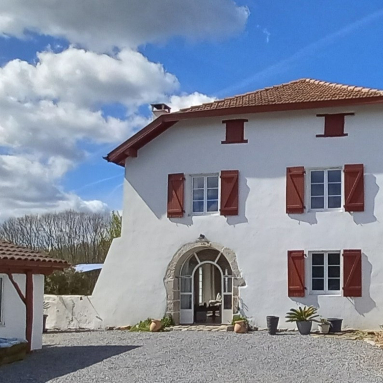Near Geneva: Magnificent 500m2 villa with indoor pool