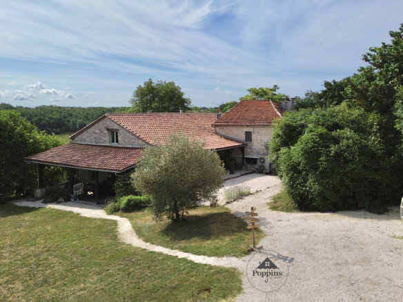 Holiday cottage complex with swimming pool and 2 hectares