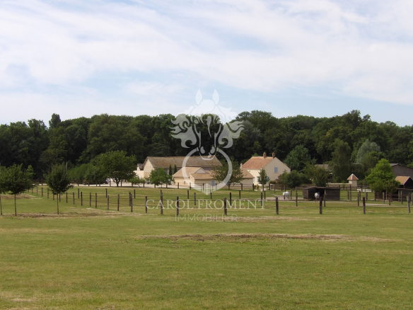 EXCEPTIONAL EQUESTRIAN PROPERTY 25 km from Paris!