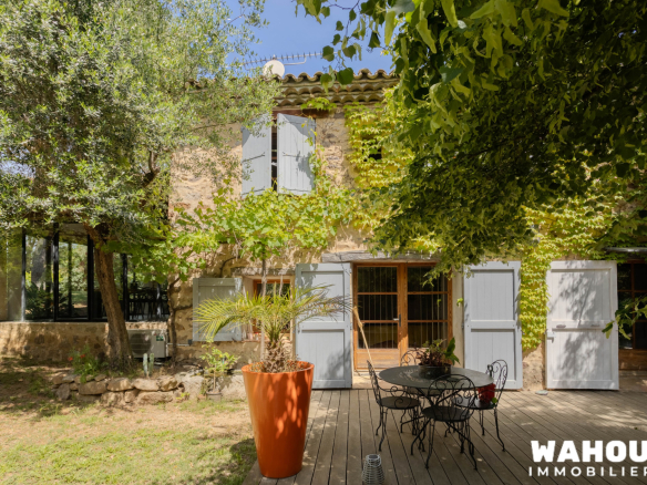 Villa de 146 m2 avec Piscine dans un Écrin de Verdure