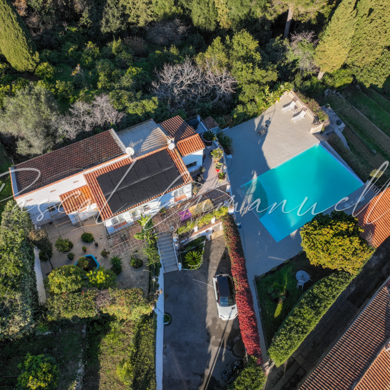 EXCEPTIONAL RESIDENCE less than 20 minutes from Rennes train station.