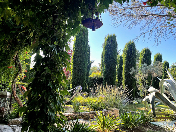 Nouveau, au coeur d’un parc arboré, de 1516 m2, magnifique D