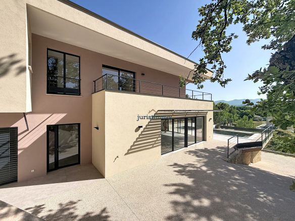 Architect-designed timber-framed villa with swimming pool and unobstructed views