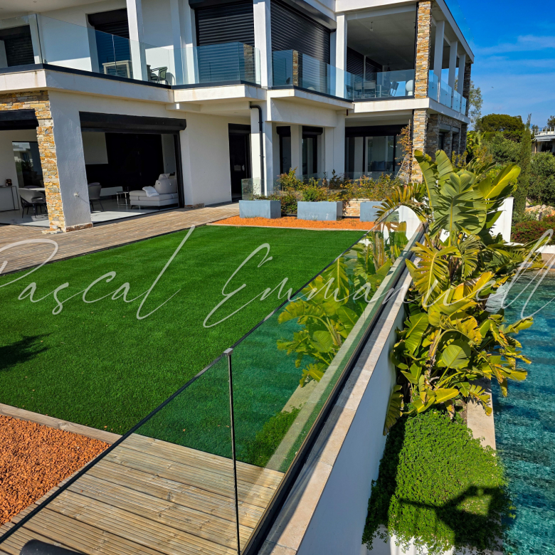 Villa for sale with panoramic views in a completely peaceful setting, Spéracèdes
