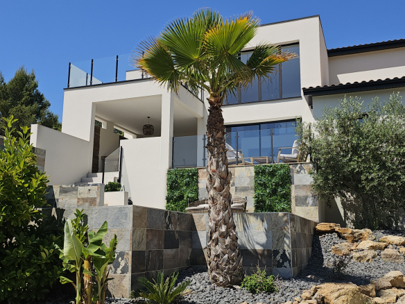 SUPERBE VILLA CONTEMPORAINE CLERMONT L HERAULT