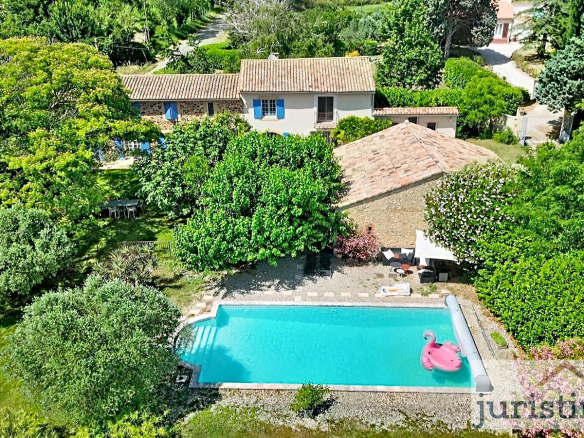 magnifique mas avec dependances et piscine