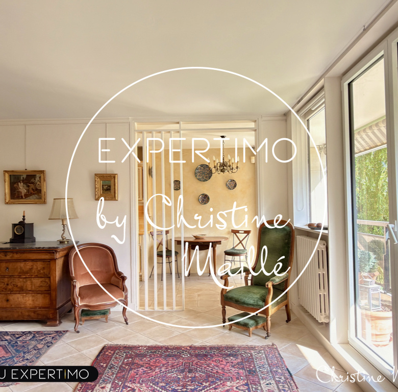 Exceptional 800 m2 beachfront property