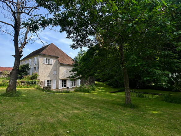 PROPRIETE DE PRESTIGE – 341 m2 – 13 pièces / 6 chambres – So