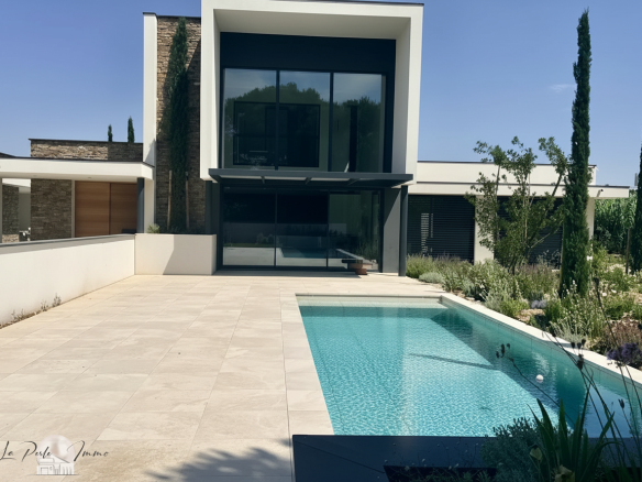 Villa F6 contemporaine d’exception avec piscine sur parcelle