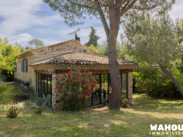 Villa de 146 m2 avec Piscine dans un Écrin de Verdure