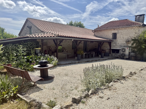 Holiday cottage complex with swimming pool and 2 hectares