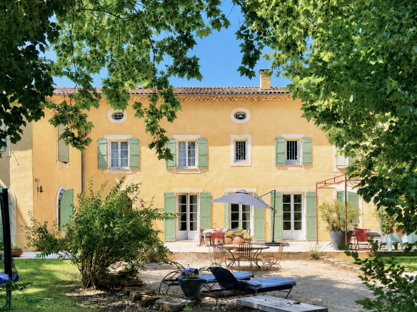 Splendide propriété provençale composée de 2 habitations, en