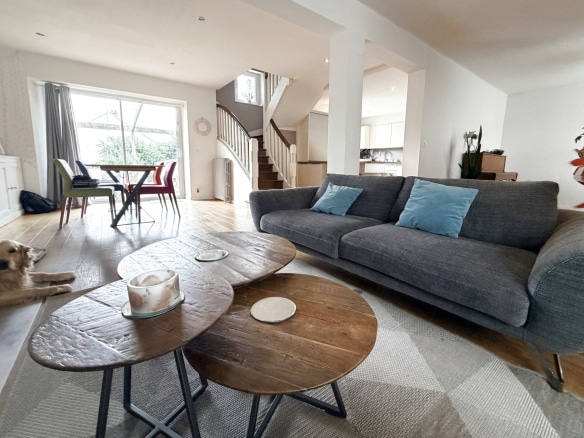 AURAY CENTRE – Charming family home in a secluded location