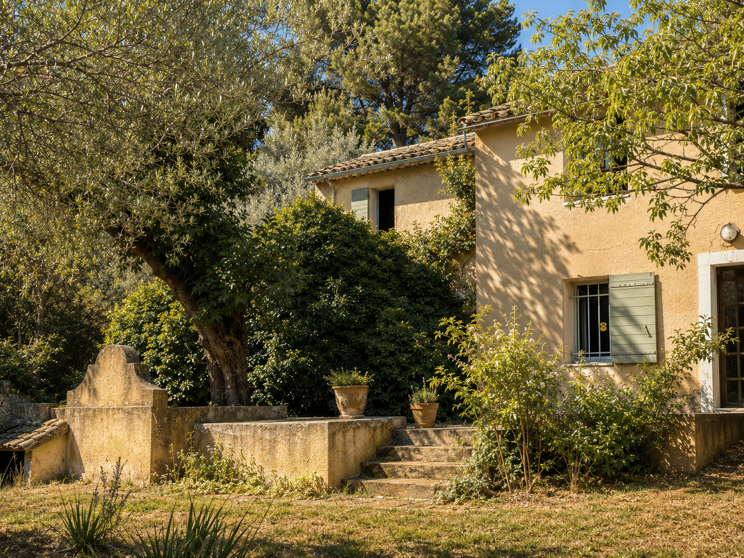 Mas provençal avec jardin et escaliers, quartier des Solans à Aubagne.