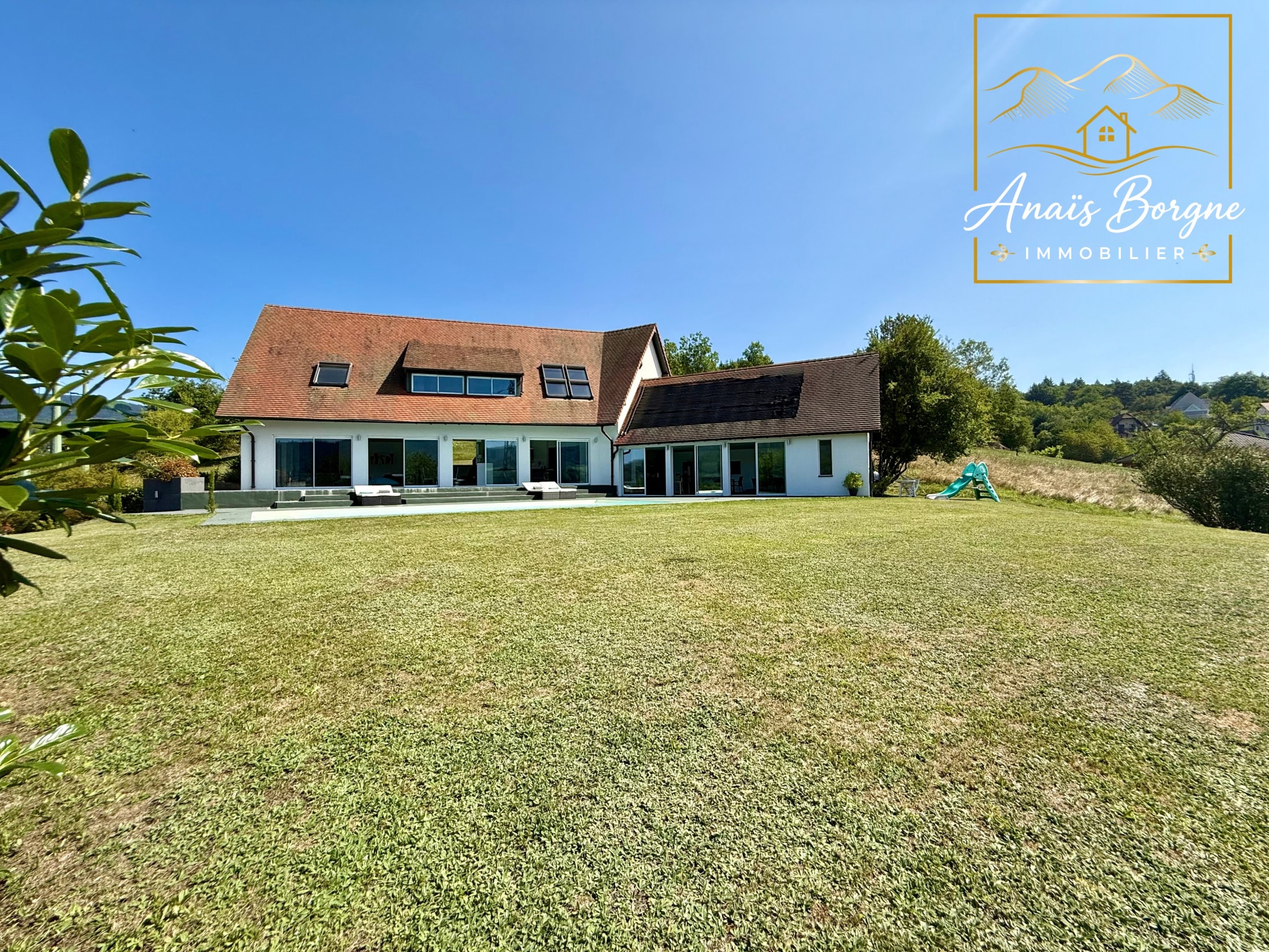 Villa moderne avec jardin, vue panoramique sur la vallée à Villé, France.