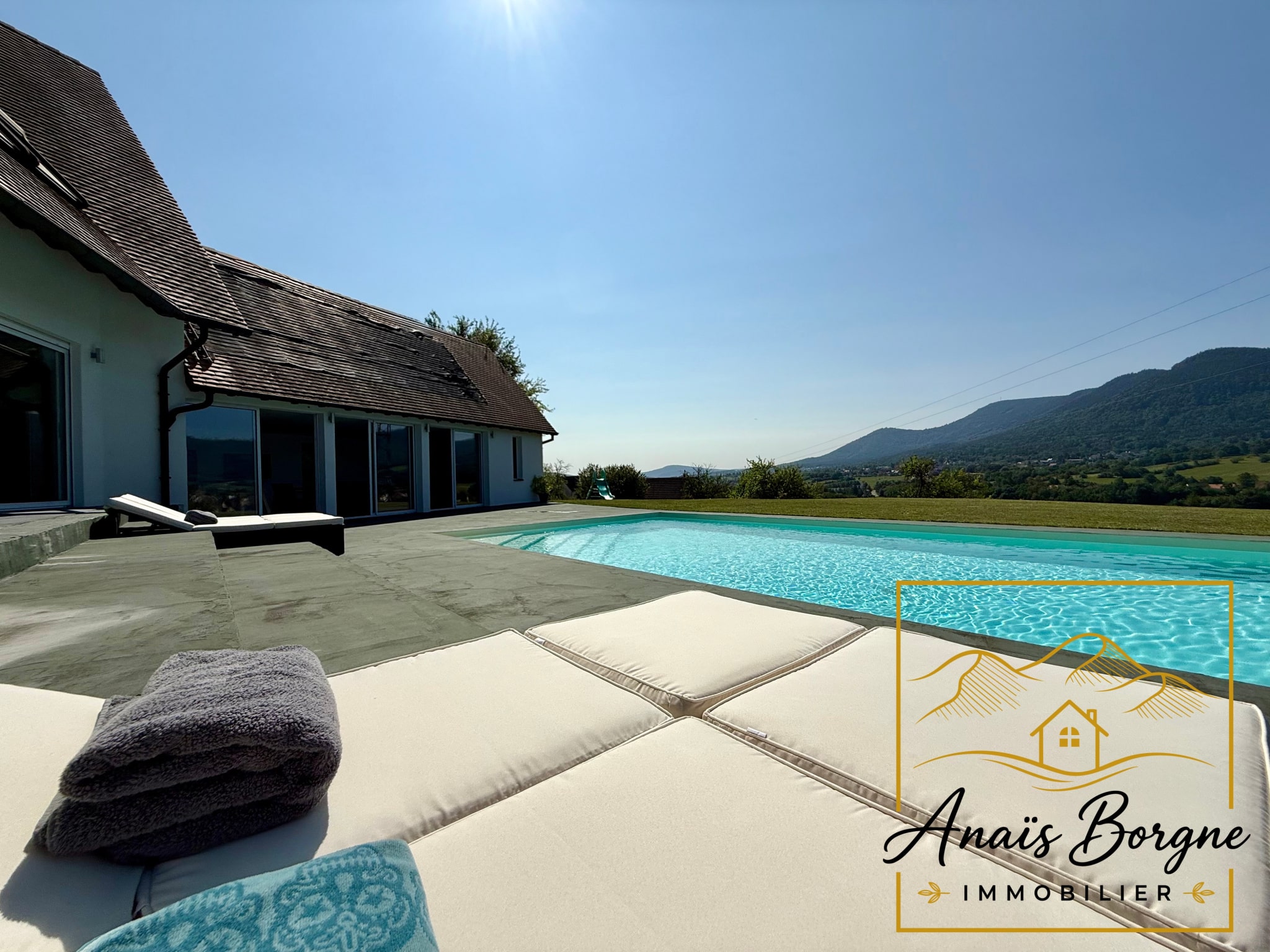Villa avec piscine et vue sur la vallée à Villé, France.