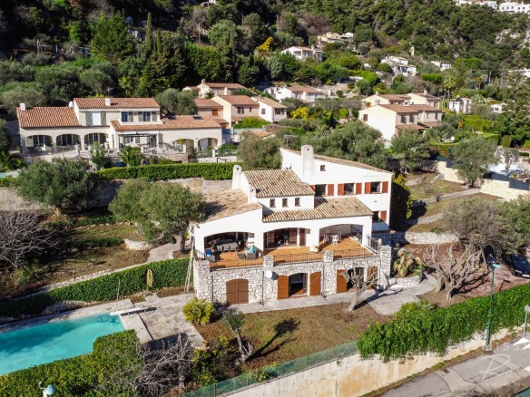 Provençal villa with swimming pool and sea view in La Turbie.