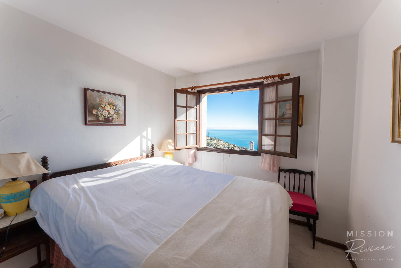Room with sea view in La Turbie Room in a Provençal villa in La Turbie with sea view.