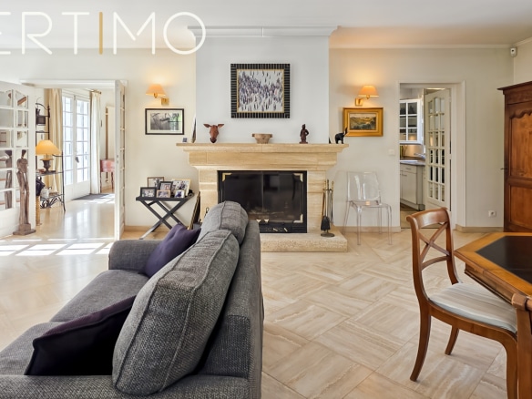 Interior of an elegant family property with living room and fireplace in La Norville.