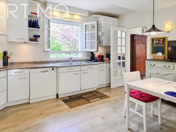 Bright, modern kitchen in a family property in La Norville.