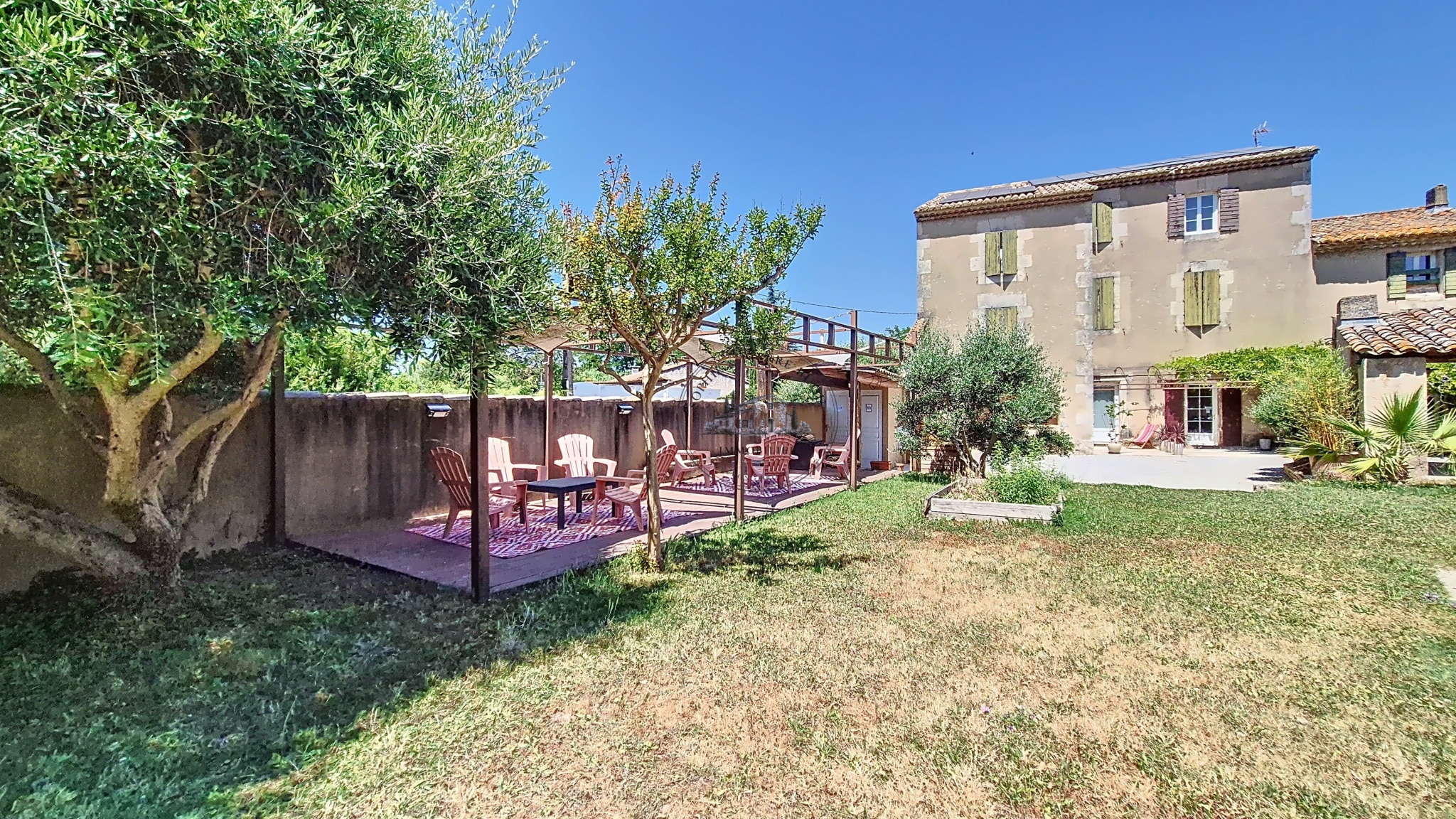 18th-century building with garden, Cheval-Blanc