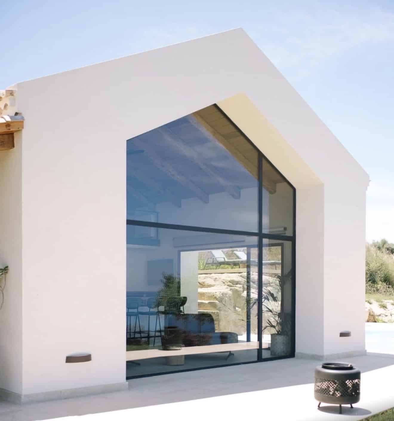 Maison moderne à L’Isle-sur-la-Sorgue Maison moderne avec grande baie vitrée, située à L'Isle-sur-la-Sorgue.