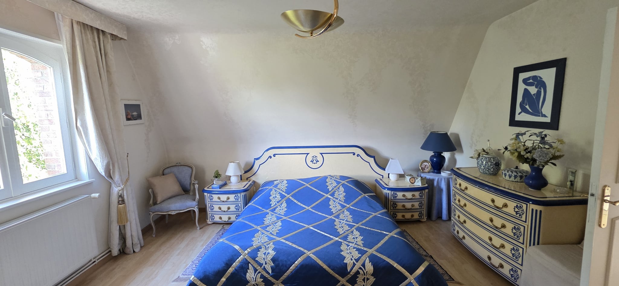 Room in the house in Bauvin Bedroom with blue bed and matching furniture in a characterful house in Bauvin.