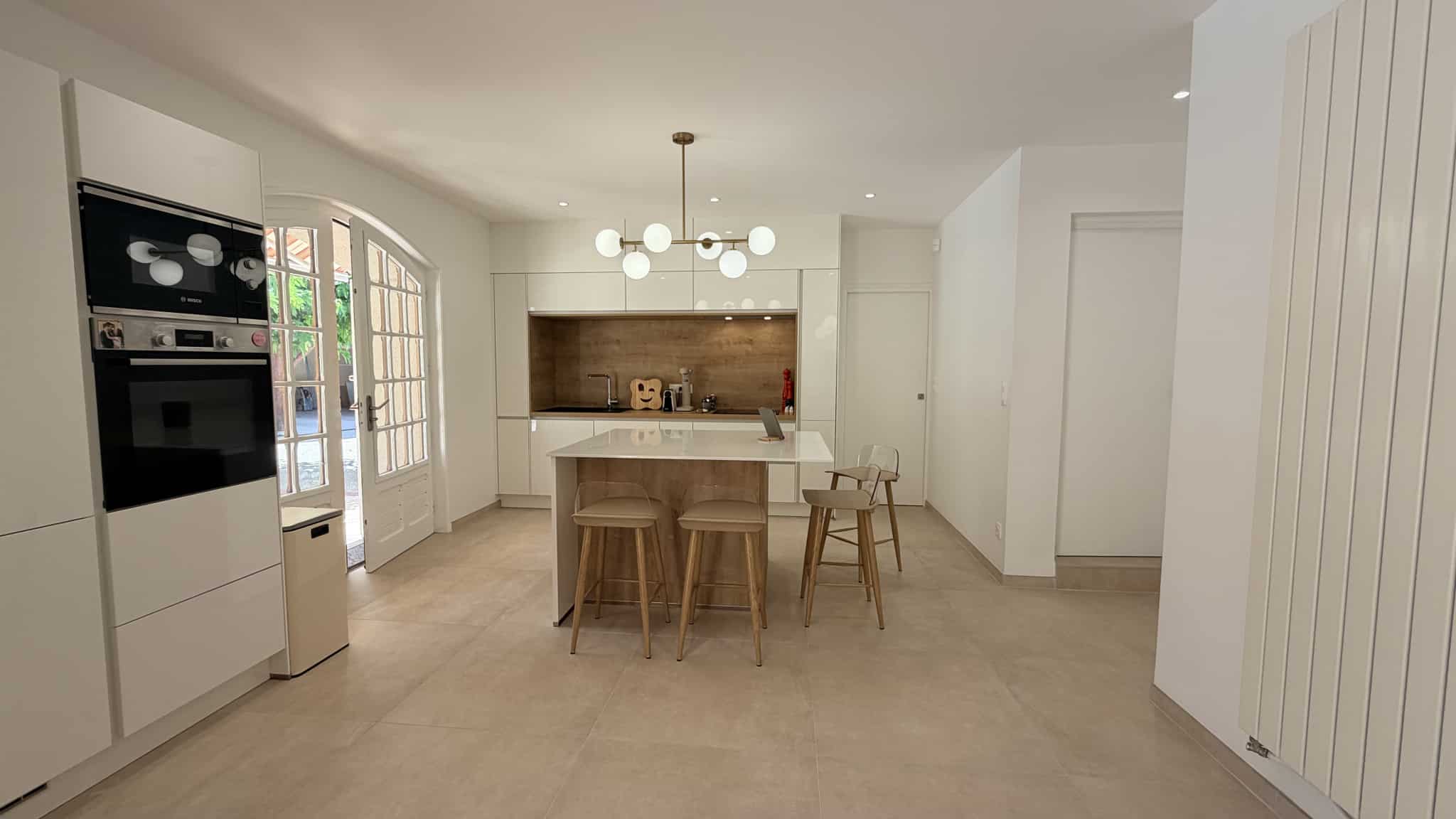 Modern and bright kitchen with central island in a renovated house.