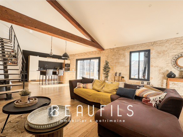 Spacious 191m2 loft with terrace, bright living room and wooden staircase in Mauguio.