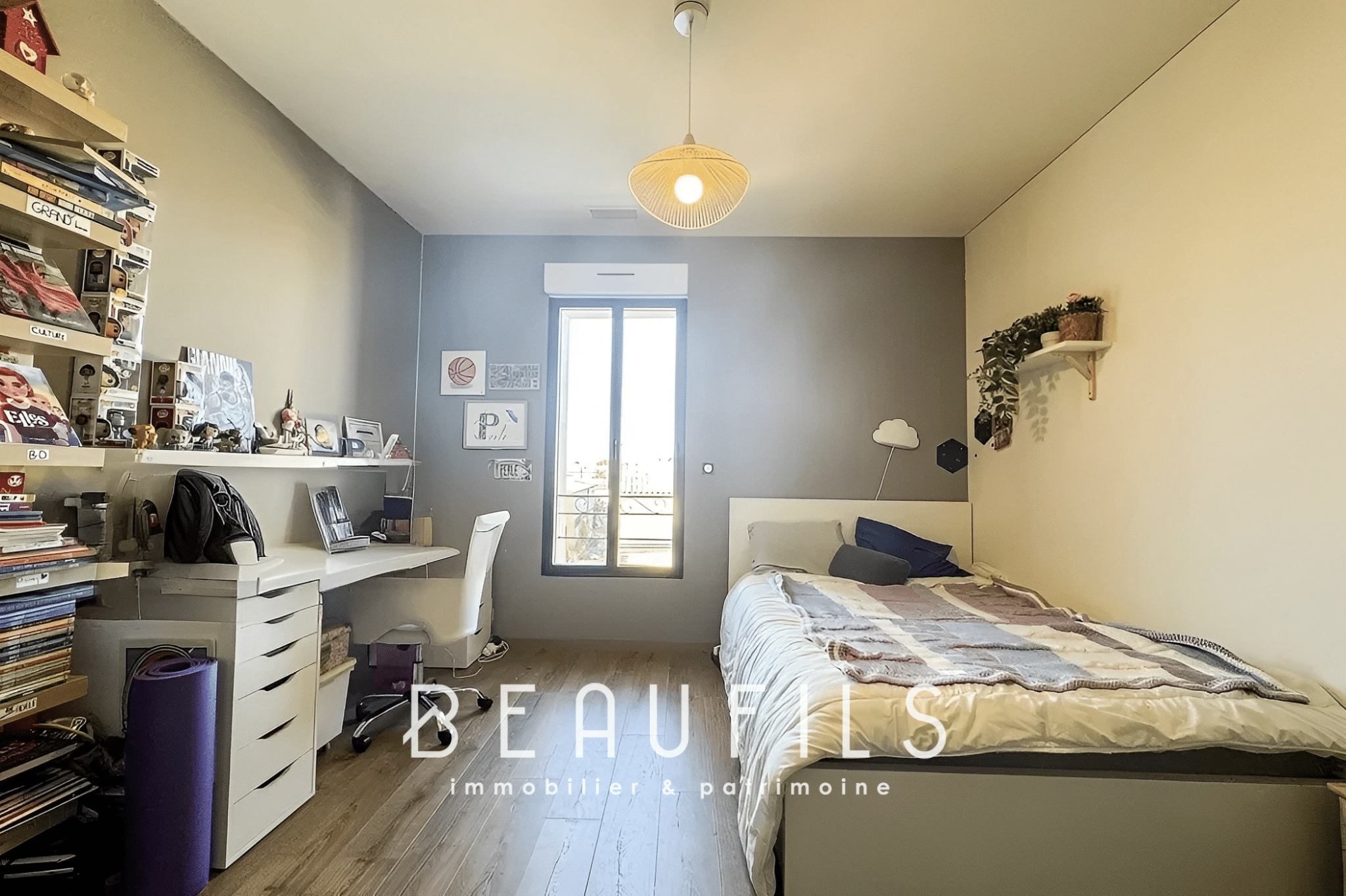 Bedroom in a loft in Mauguio with desk and bed, natural light.