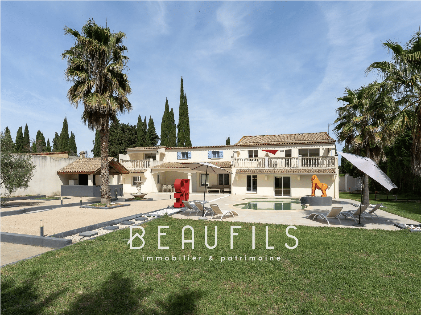 Renovated neo-Provençal farmhouse of 400m2 with swimming pool and garden in Saint-Gilles, Nîmes.