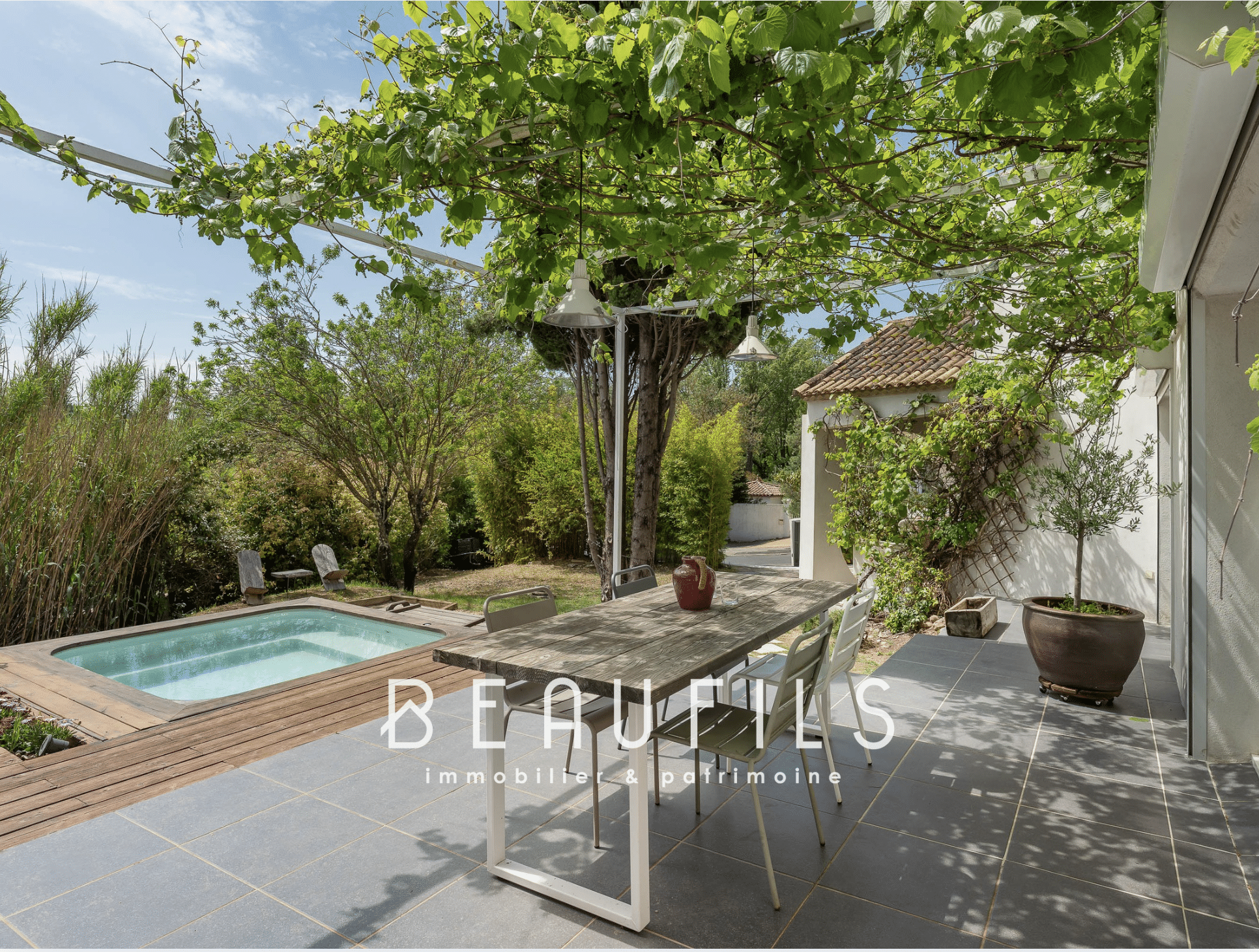 Architect-designed villa with swimming pool and terrace in Montferrier-sur-Lez, surrounded by a wooded garden.