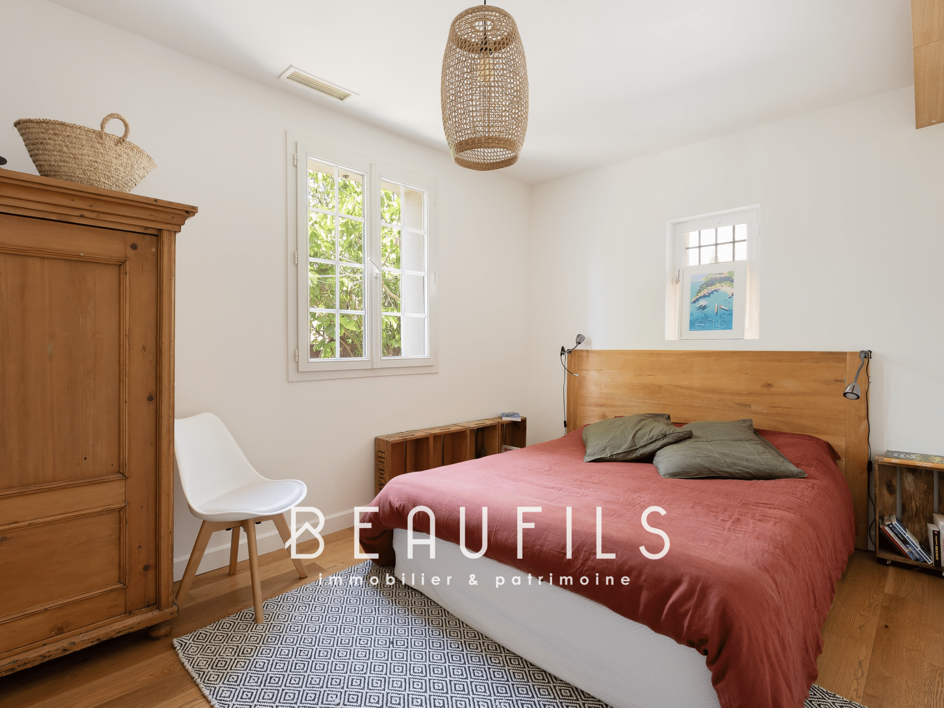 Room in an architect-designed villa in Montferrier-sur-Lez, with a double bed and modern decor.