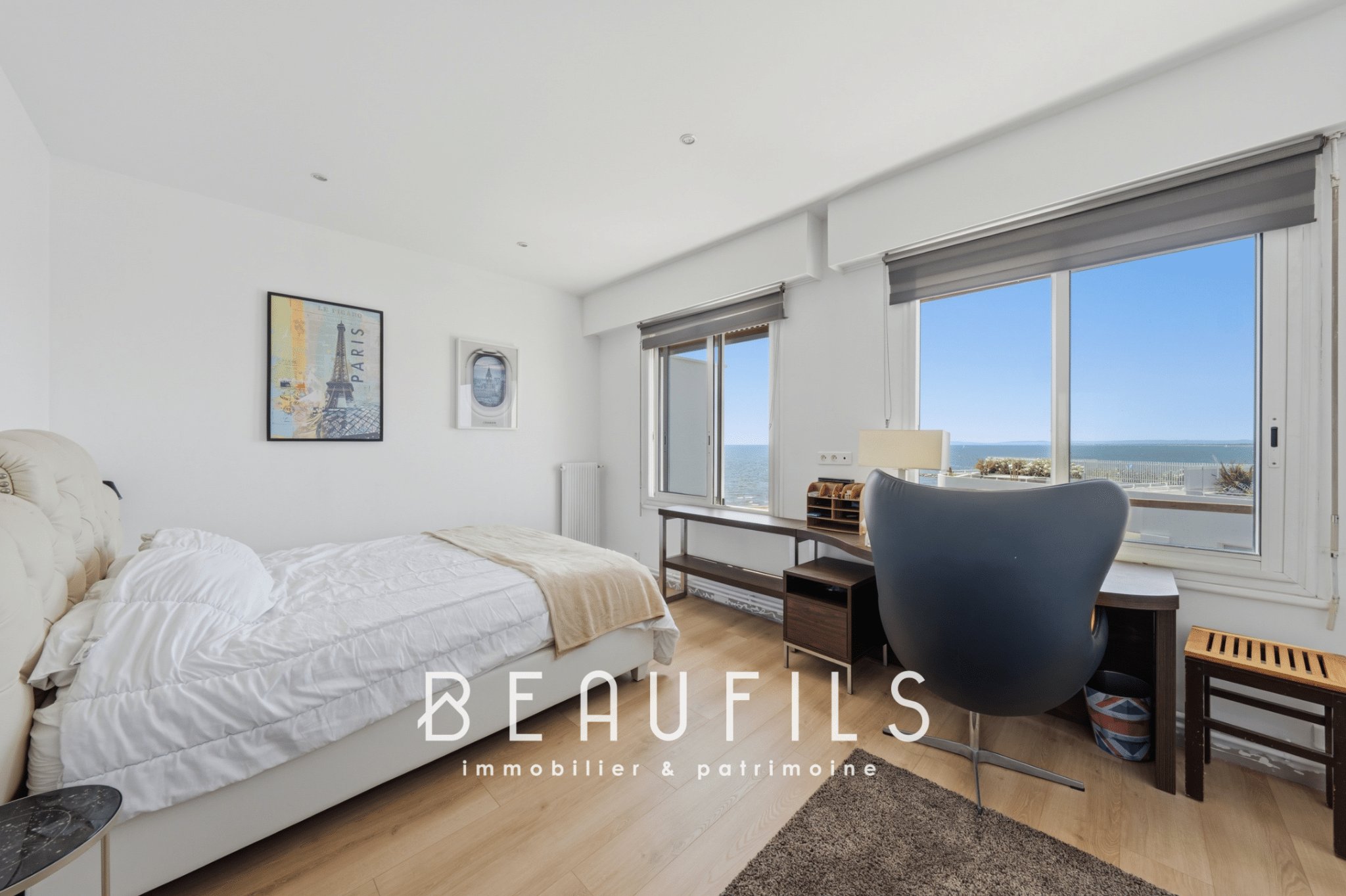 Apartment room with sea view in Le Grau-du-Roi.