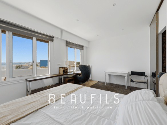 Room in a renovated apartment with sea view, Le Grau-du-Roi.