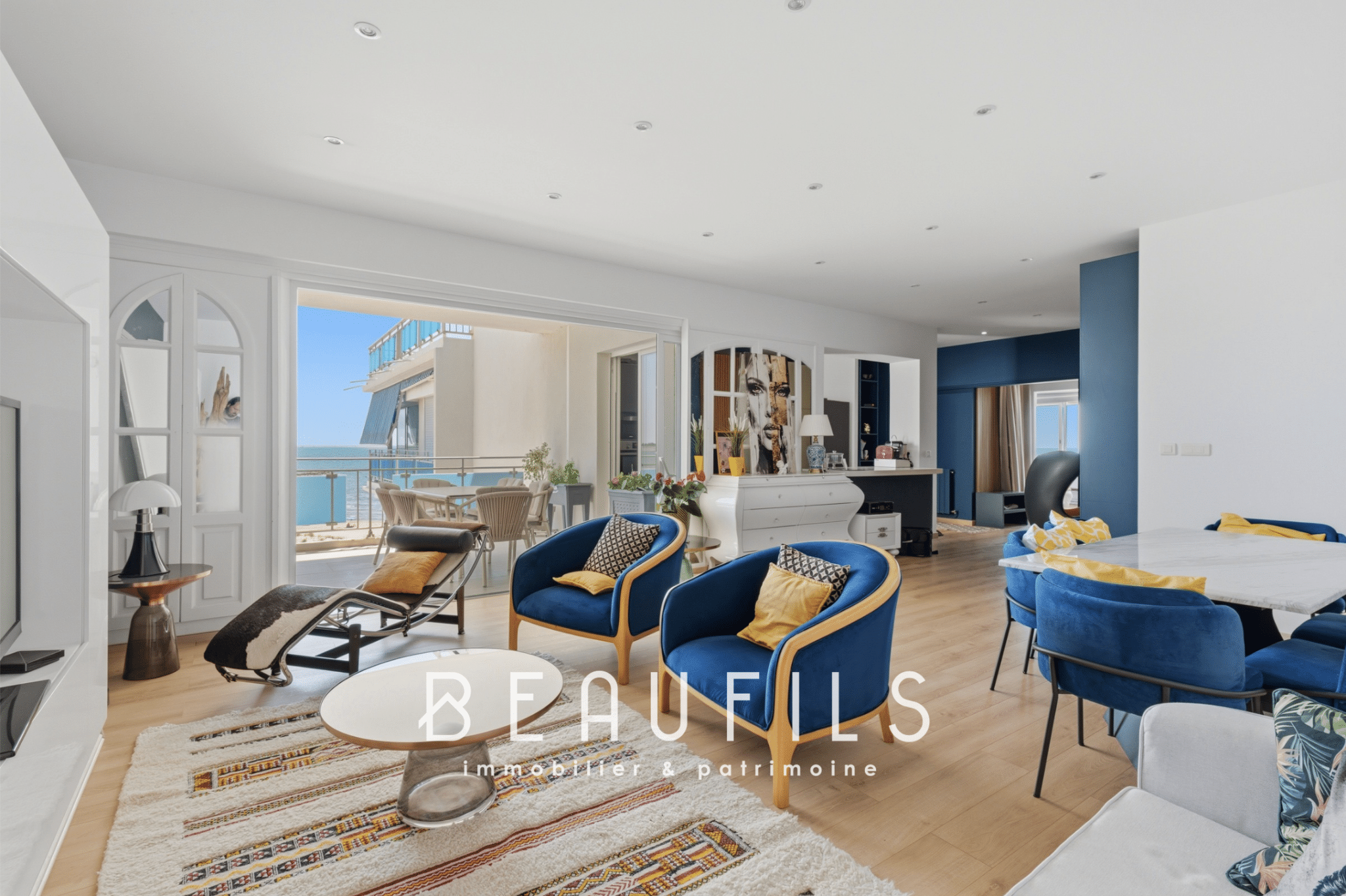 Renovated 2-bedroom apartment with panoramic sea view, Le Grau-du-Roi, 4th floor, 14m2 terrace.