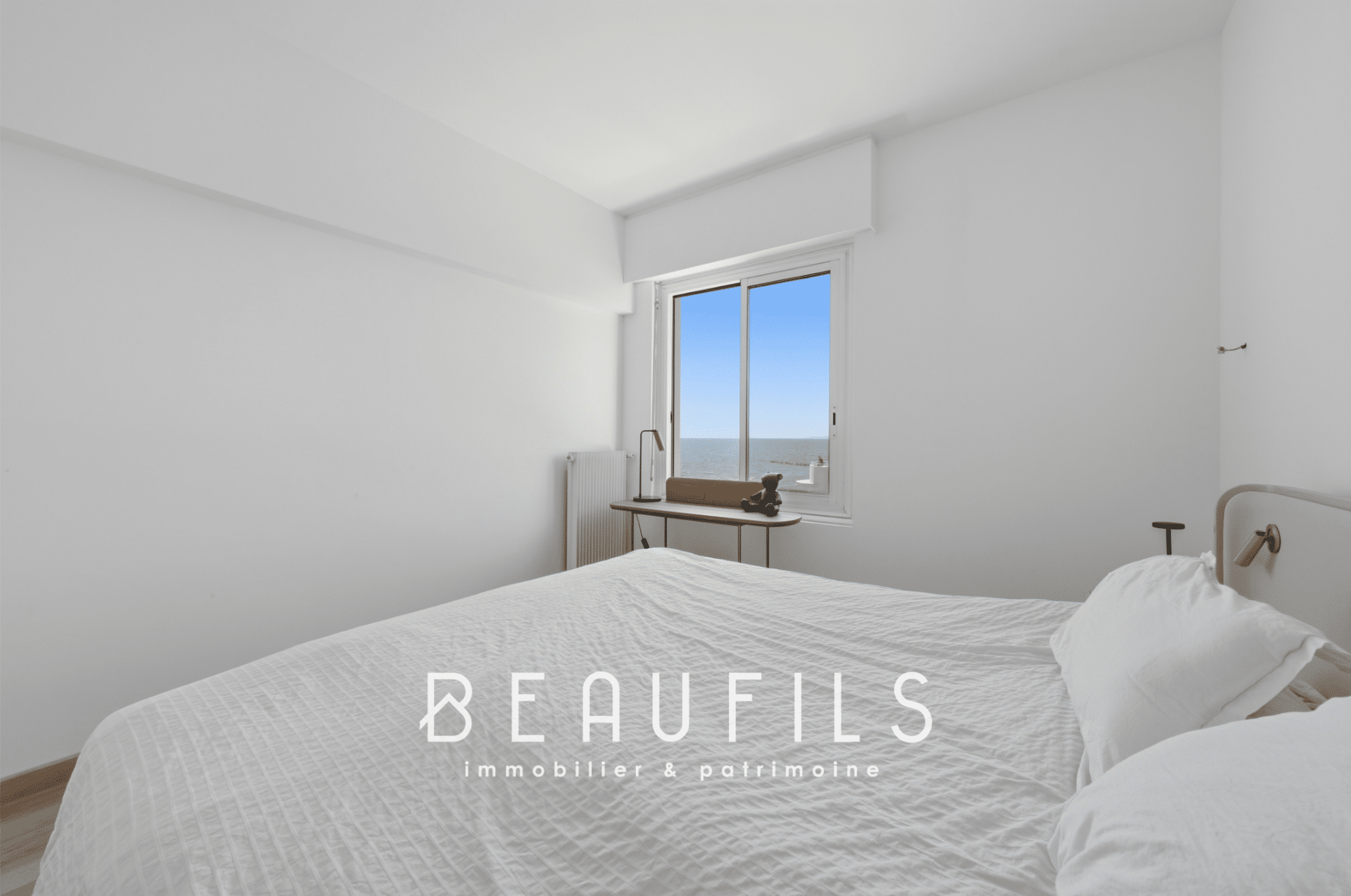 Room in a renovated apartment with sea view in Le Grau-du-Roi.