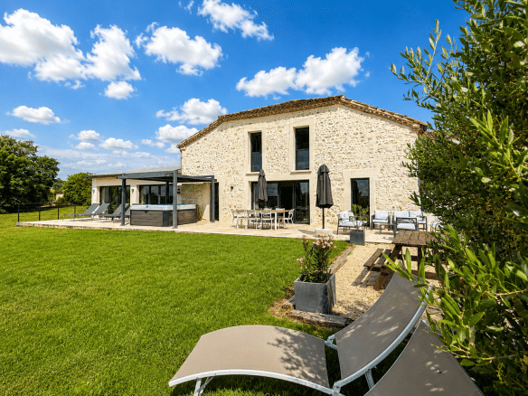 Renovated stone property with garden and terrace in Le Lédat.